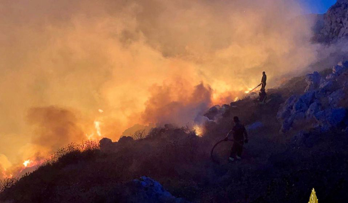 Wildfire breaks out east of Rome, locals evacuated